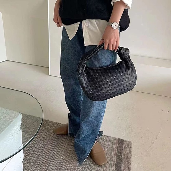 ✖️SOLD✖️ Small Black Woven Purse W/ Knotted Top Handle - Picture 2 of 10